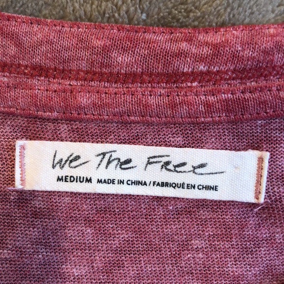 We The Free super cute cutout shoulder top - Picture 2 of 11